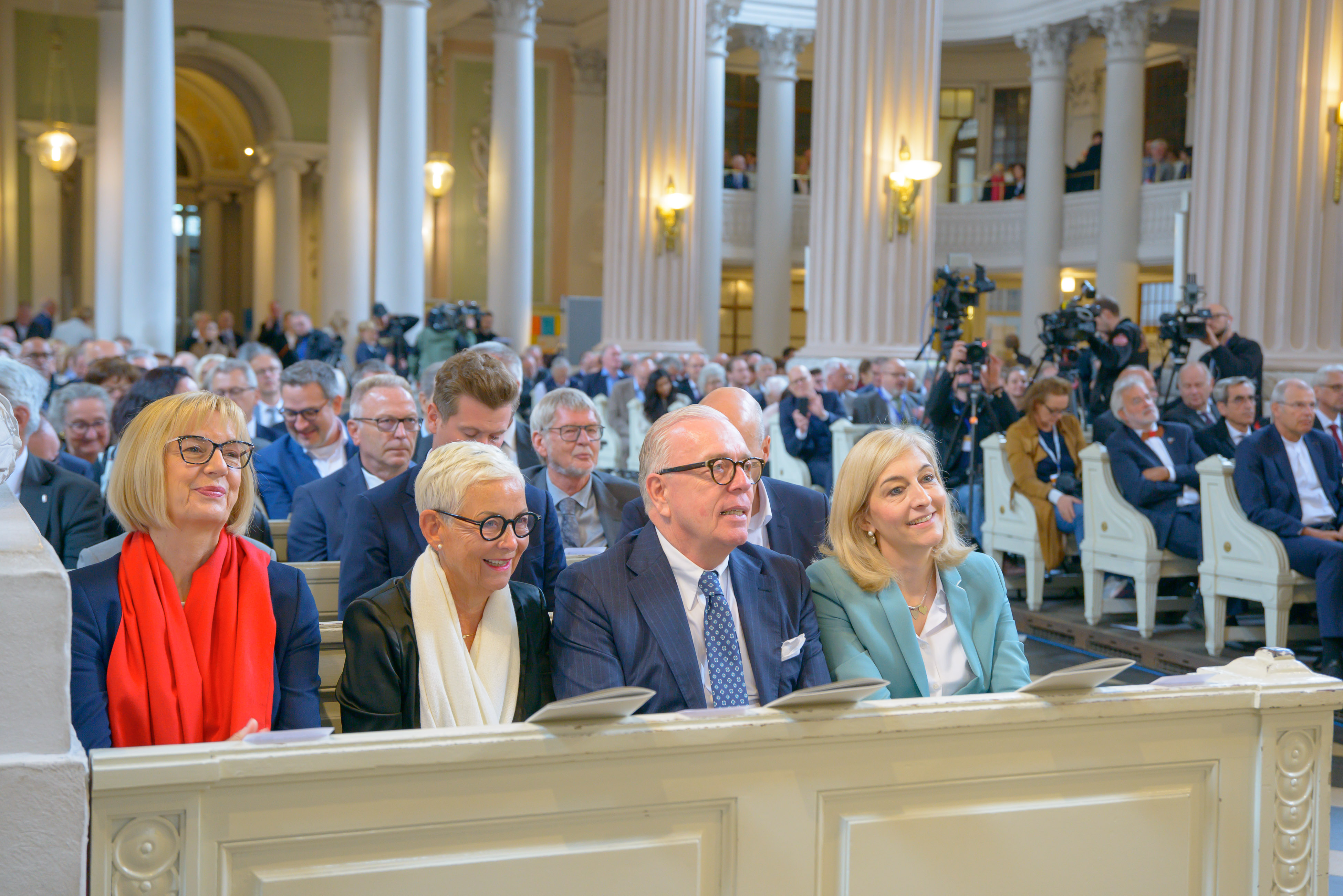 Dr. Susanne Johna, Dr. Ellen Lundershausen, Dr. Klaus Reinhardt und Nina Warken (v.l.)