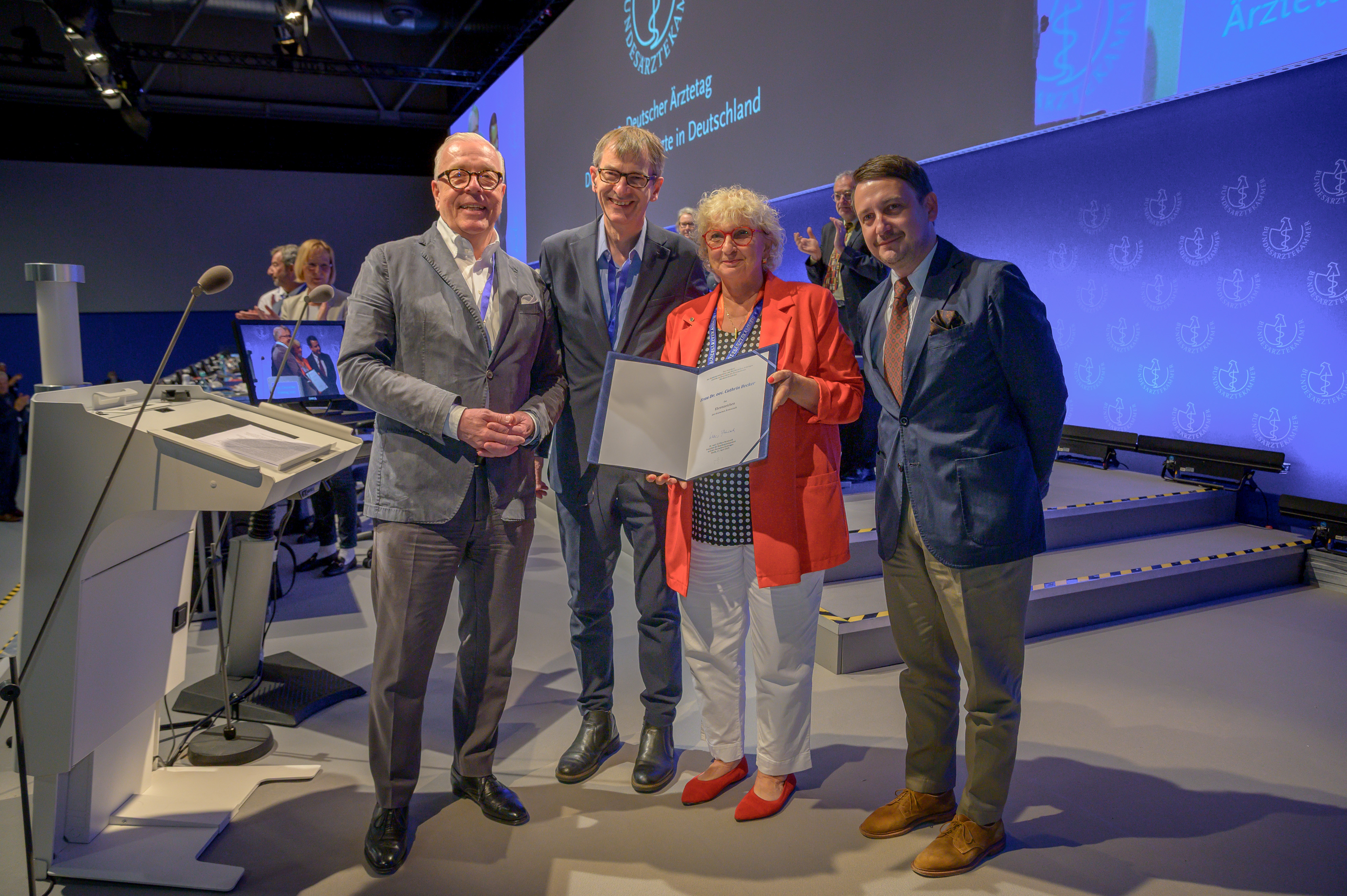 Dr. Klaus Reinhardt, Ulrich Langenberg, Dr. Cathrin Becker und Marco Neisen (v.l.)